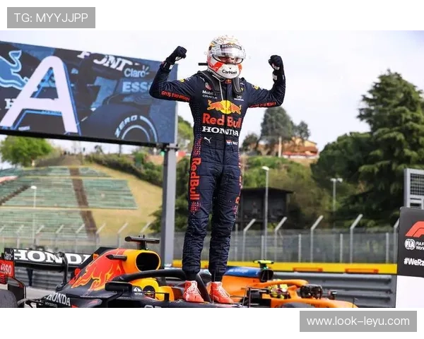 F1赛季最新动态：红牛车队再度称霸，维斯塔潘刷新赛季纪录