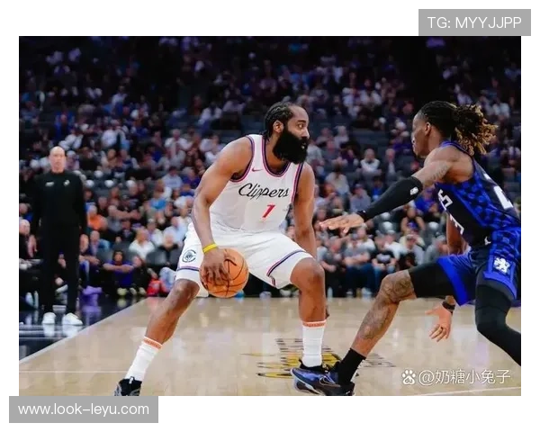 NBA赛场风云再起巨星对决引爆全网季后赛格局悬念持续升级